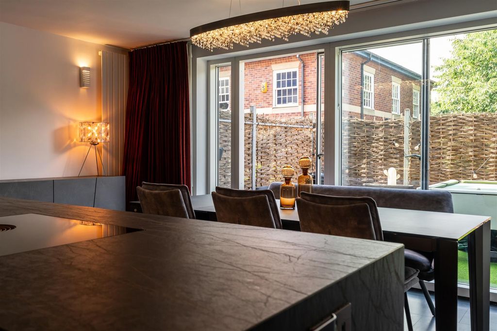 Property photo 3 of 26 Breakfast Kitchen