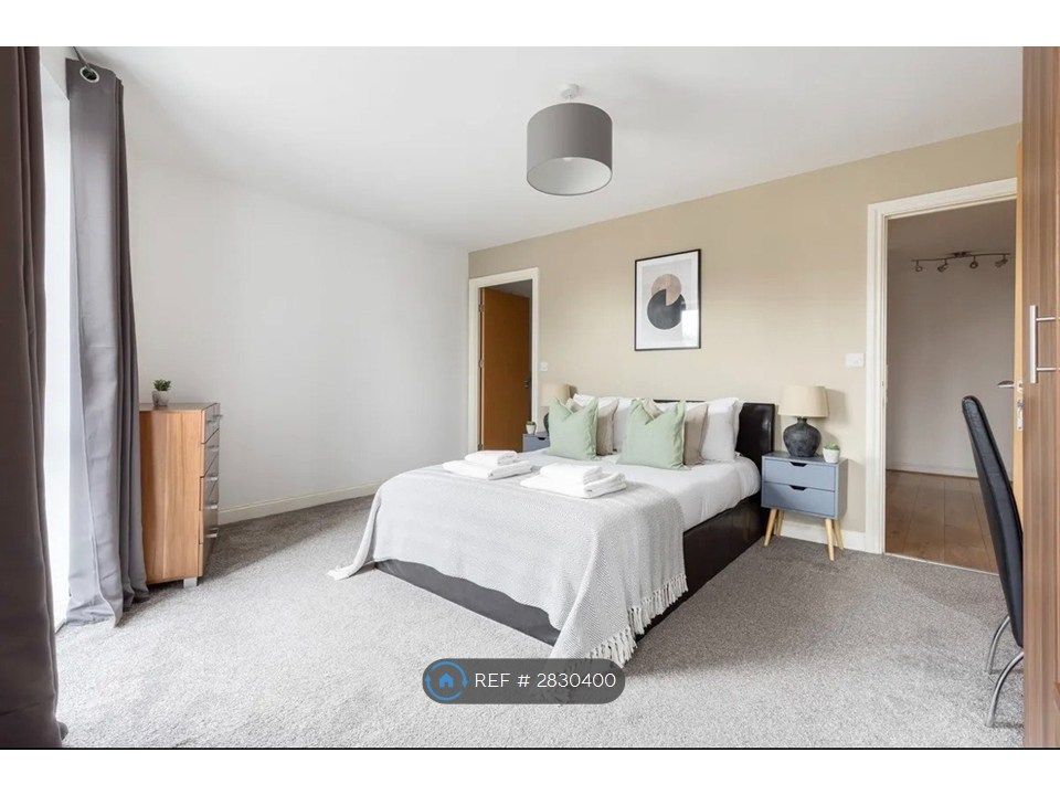 Property photo 3 of 10 Bedroom 1 - Ensuite