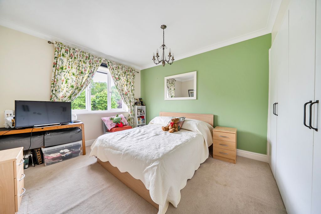 Additional image 7 of 2 bed flat for saleGreat Heathmead, Haywards Heath RH16
