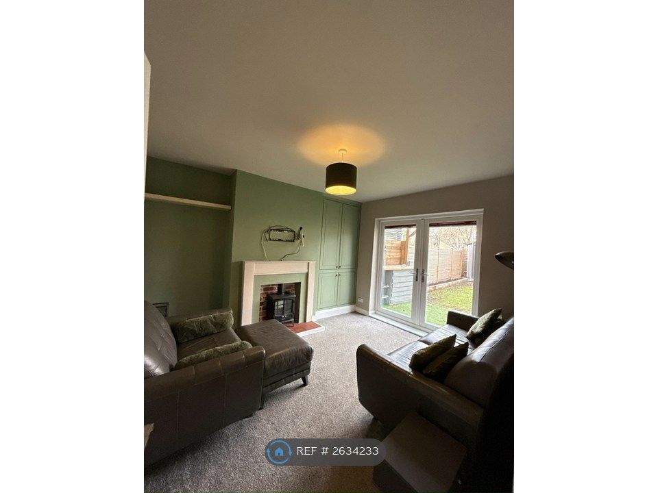 Property photo 2 of 16 Lving Room