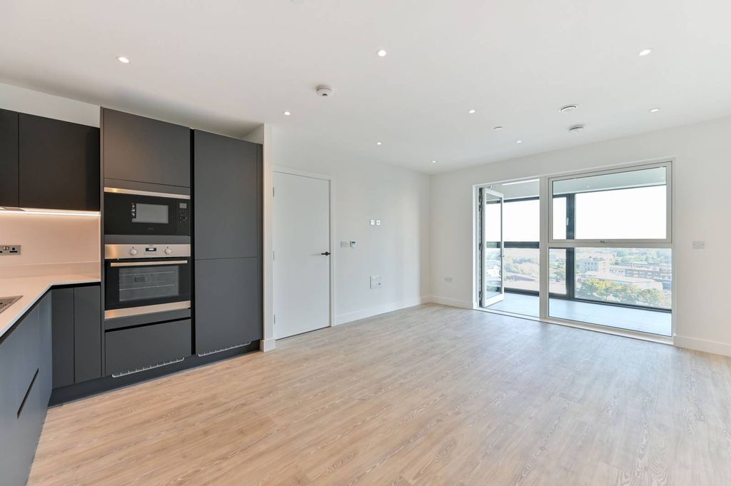 Property photo 2 of 13