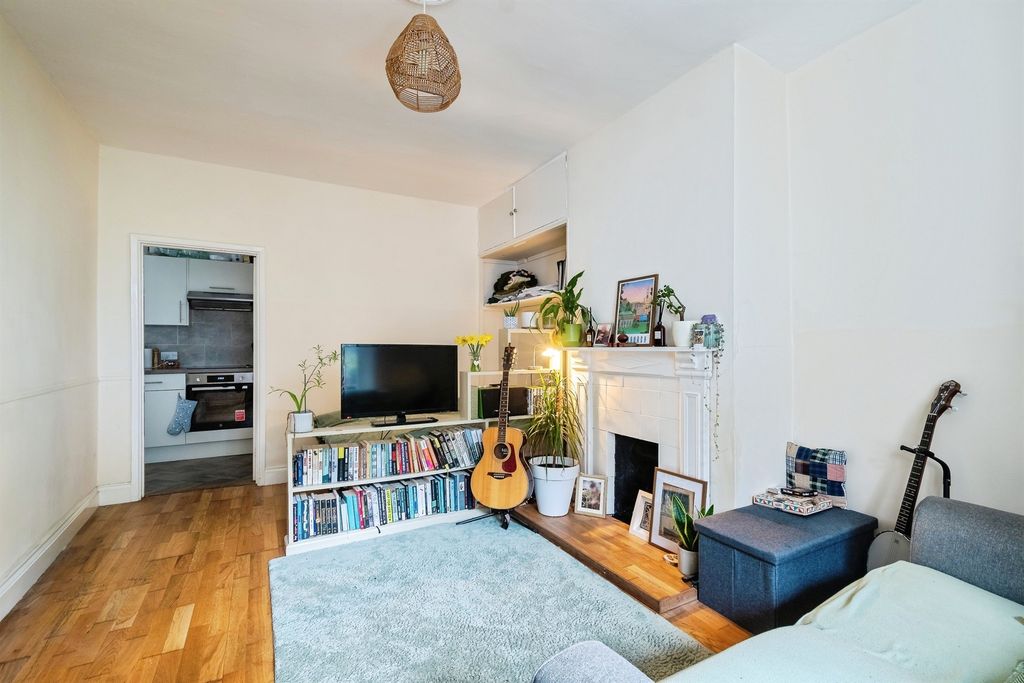 Property photo 2 of 11