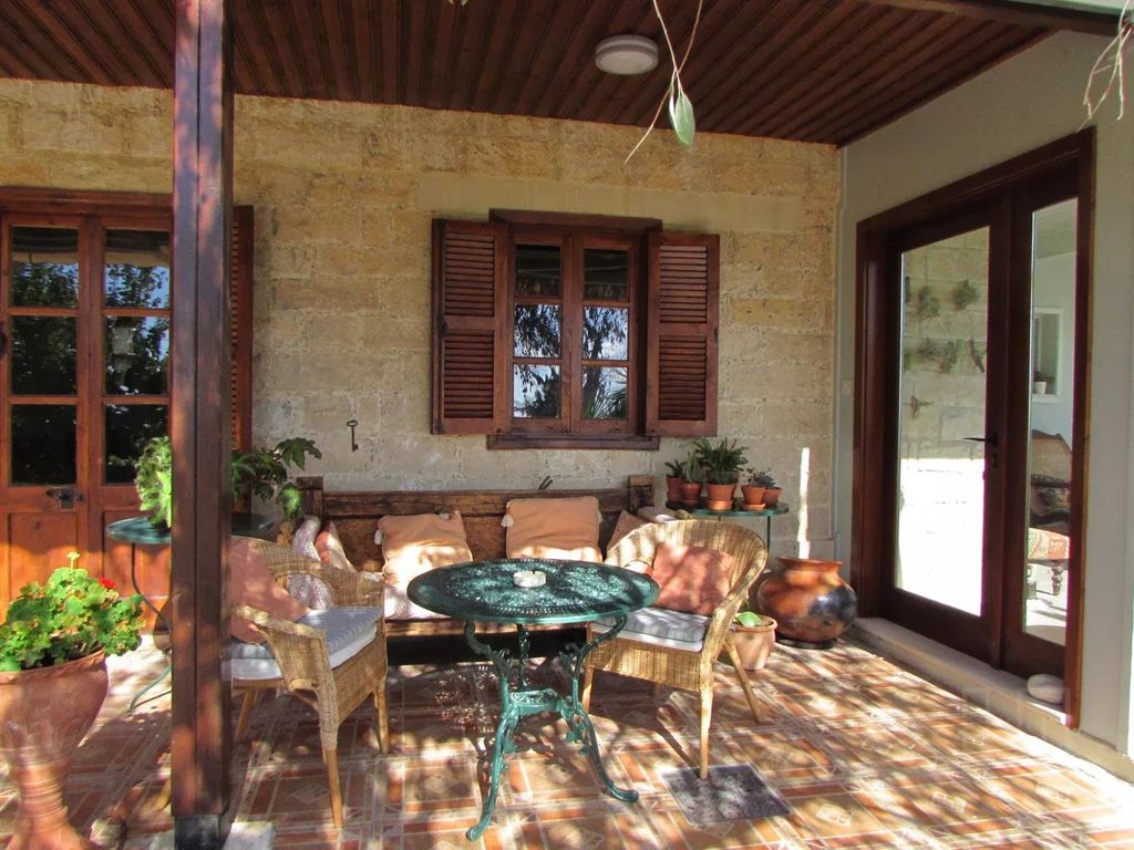 Property photo 2 of 11