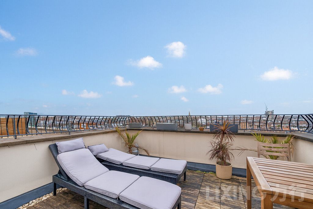 Property photo 2 of 11