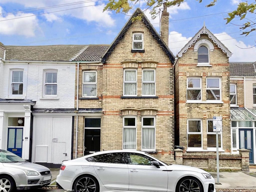 Property photo 1 of 28 Frontage