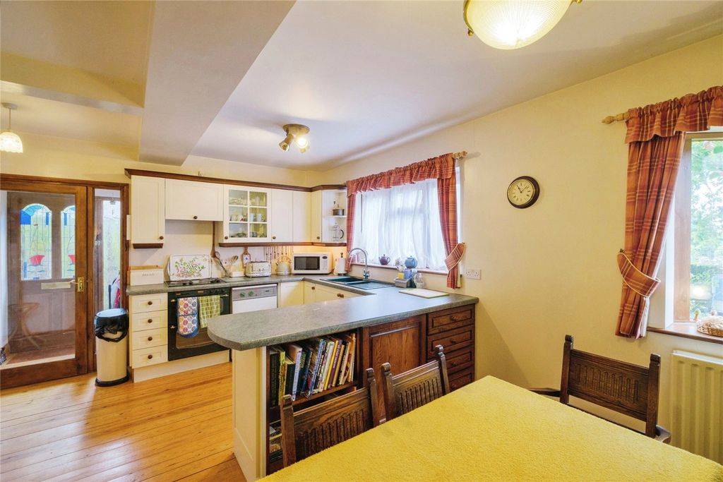 Property photo 3 of 28 Picture No. 13
