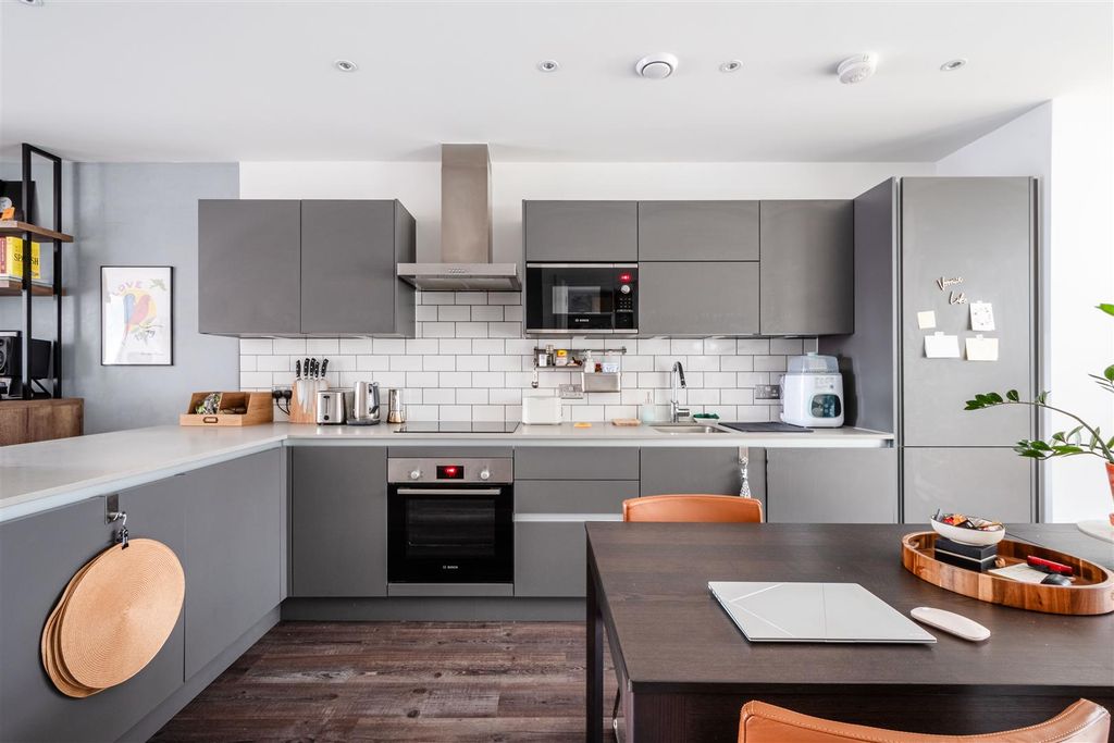 Property photo 2 of 19 2