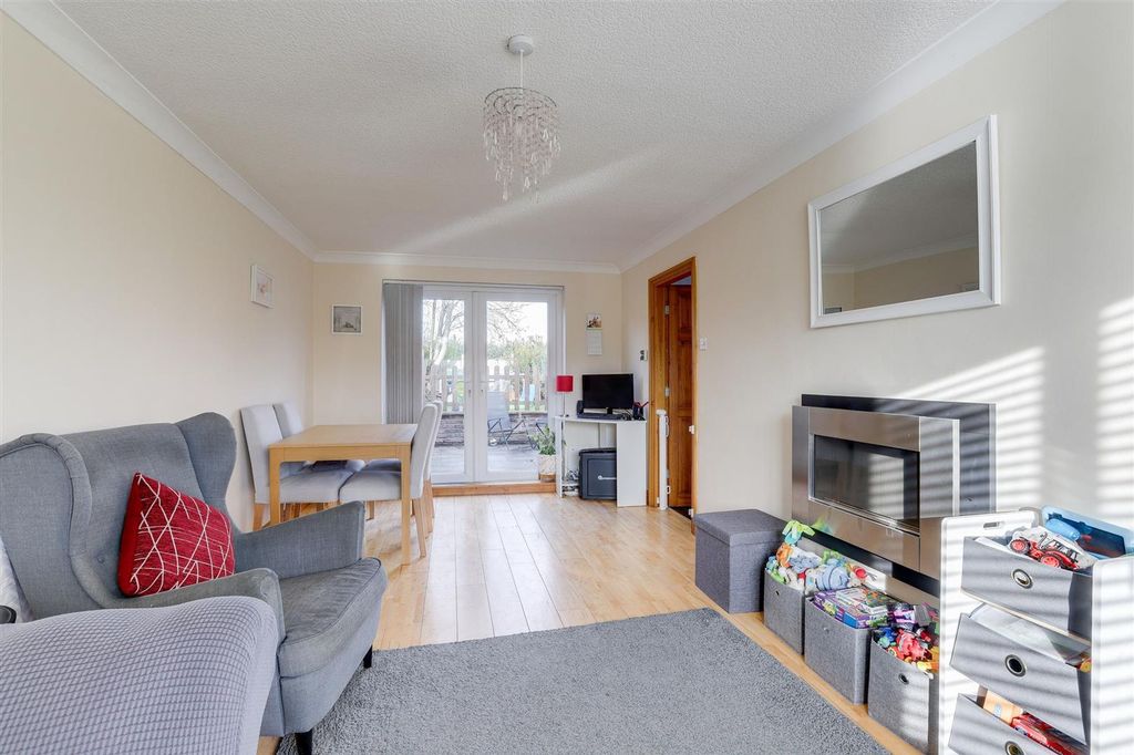 Property photo 2 of 23