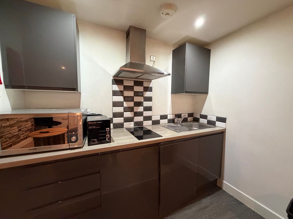 Property photo 3 of 6 Bedroom