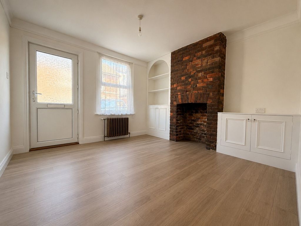 Property photo 3 of 8 Gallery