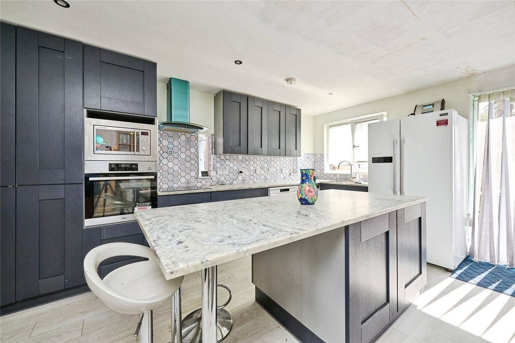 Property photo 2 of 17 Picture No. 28