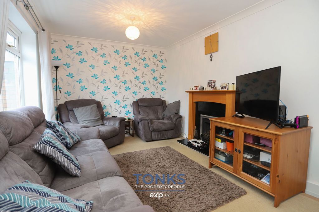 Property photo 3 of 19