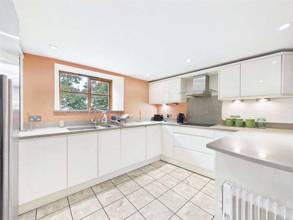 Property photo 2 of 40 Picture No. 25