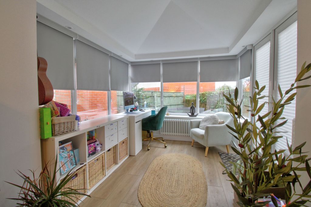 Property photo 3 of 14 Garden Room