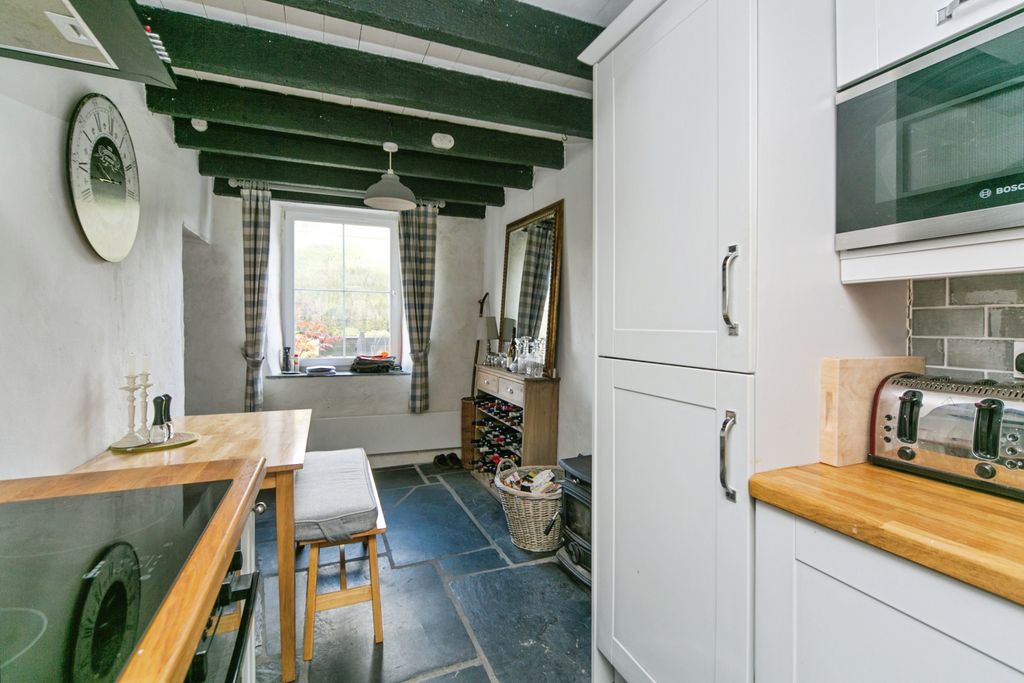 Property photo 2 of 11 Kitchen