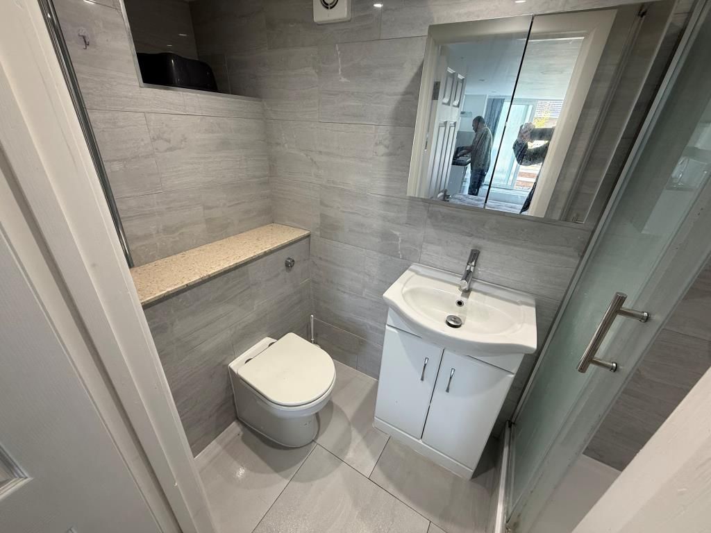 Property photo 3 of 7 Bathroom