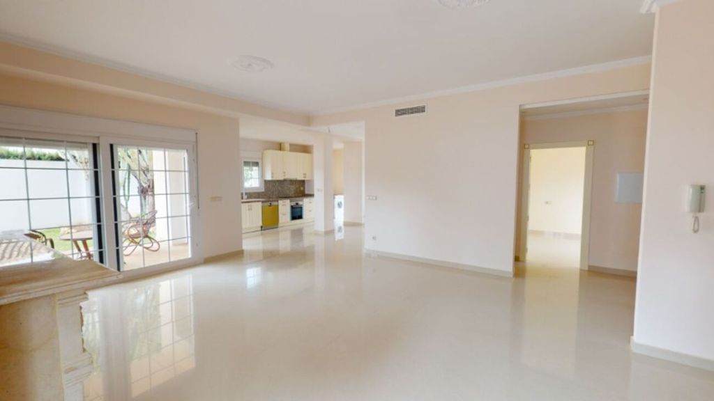 Property photo 3 of 32
