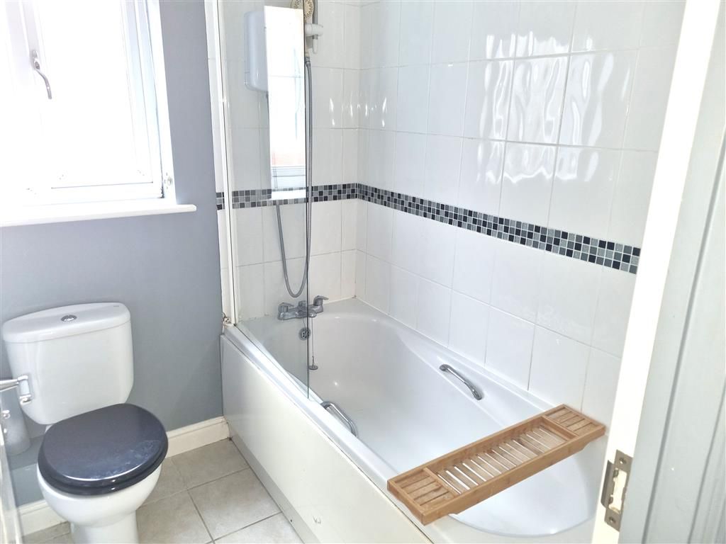 Property photo 3 of 11 Bathroom