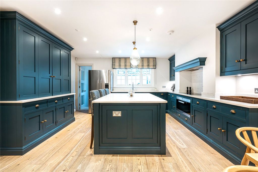 Property photo 3 of 15 Kitchen