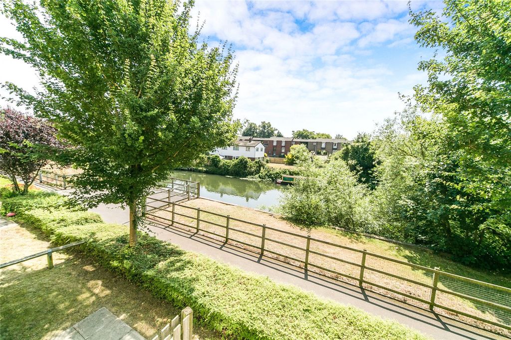 Property photo 1 of 12 87001010-7A9c-4c2A-B