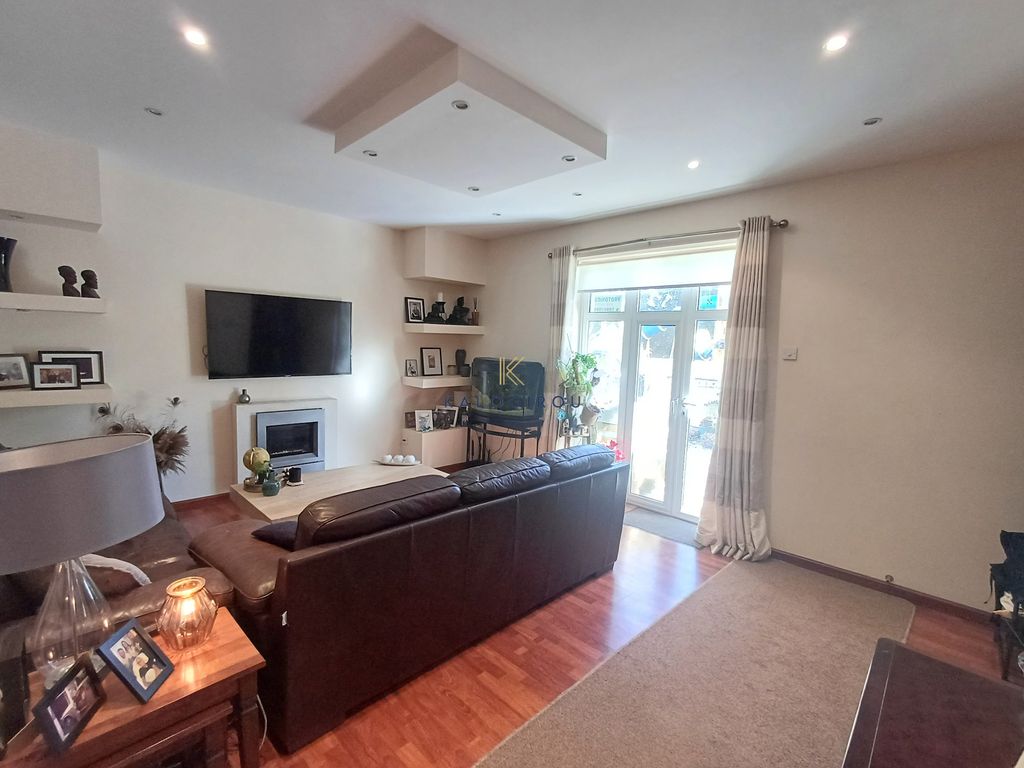 Property photo 2 of 22