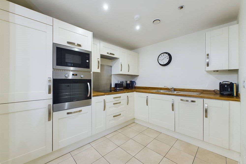 Property photo 2 of 14 Kitchen