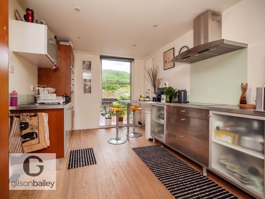 Property photo 2 of 15 31Friarscourt-41