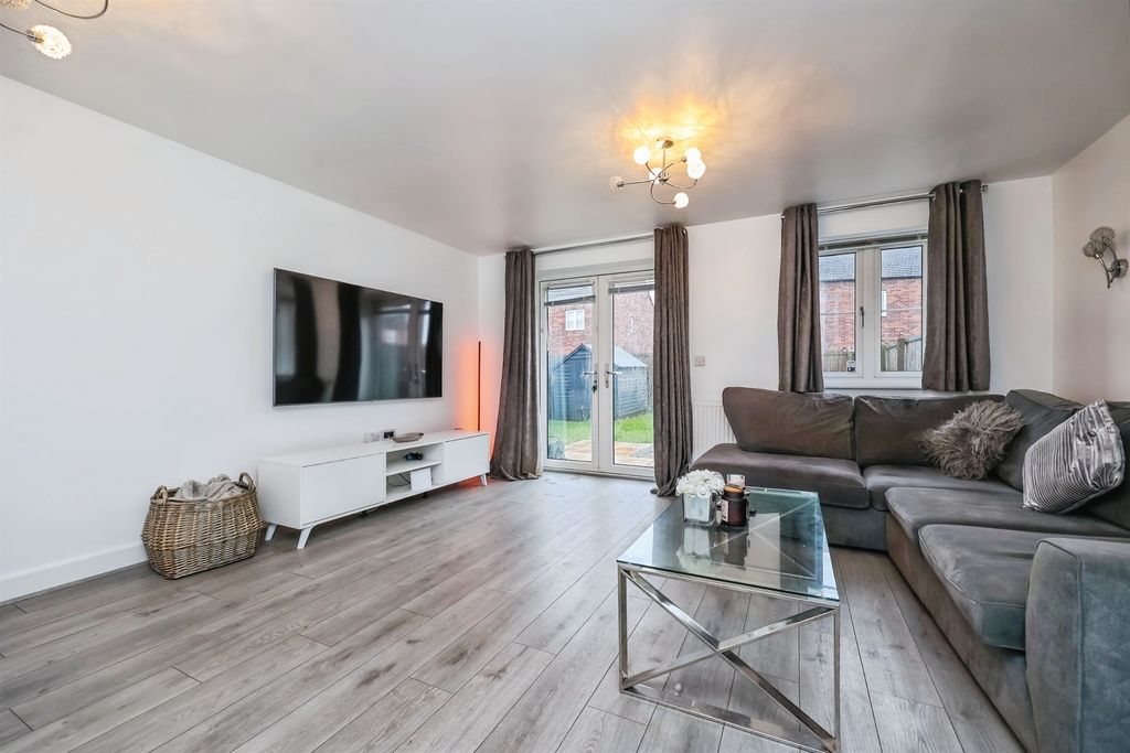 Property photo 2 of 20