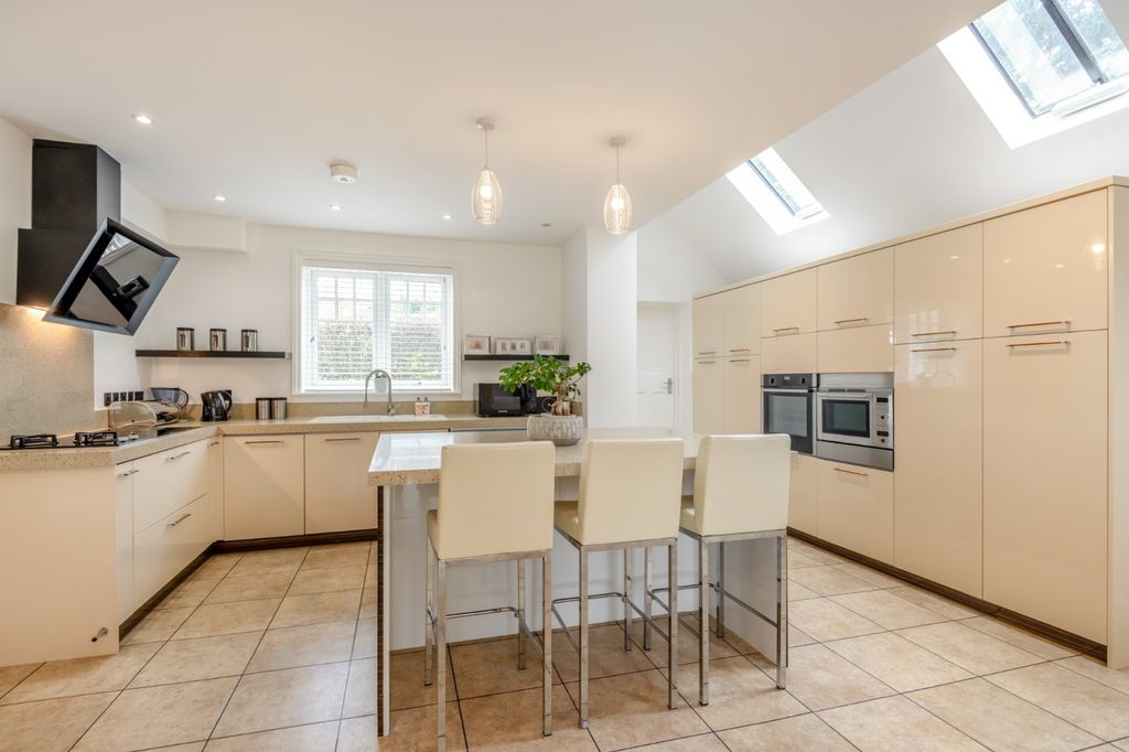 Property photo 3 of 20 Picture No. 24