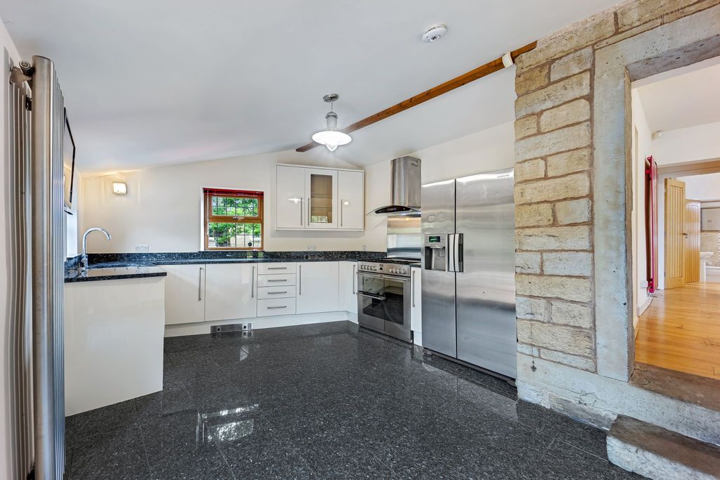 Property photo 2 of 12 Kitchen