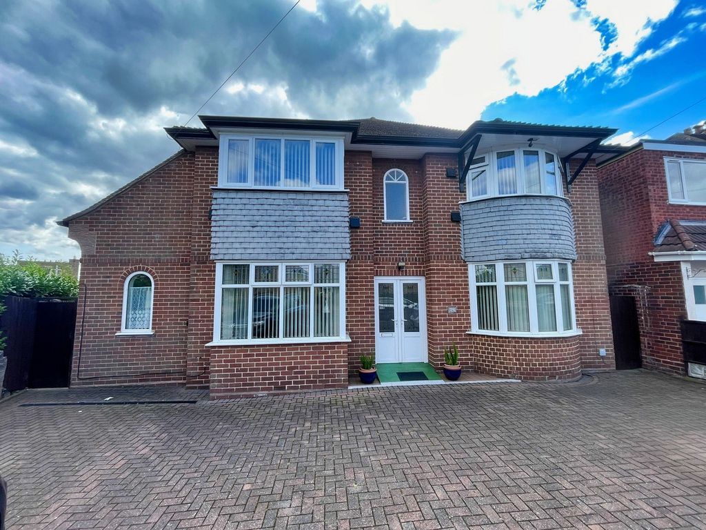 Property photo 1 of 32