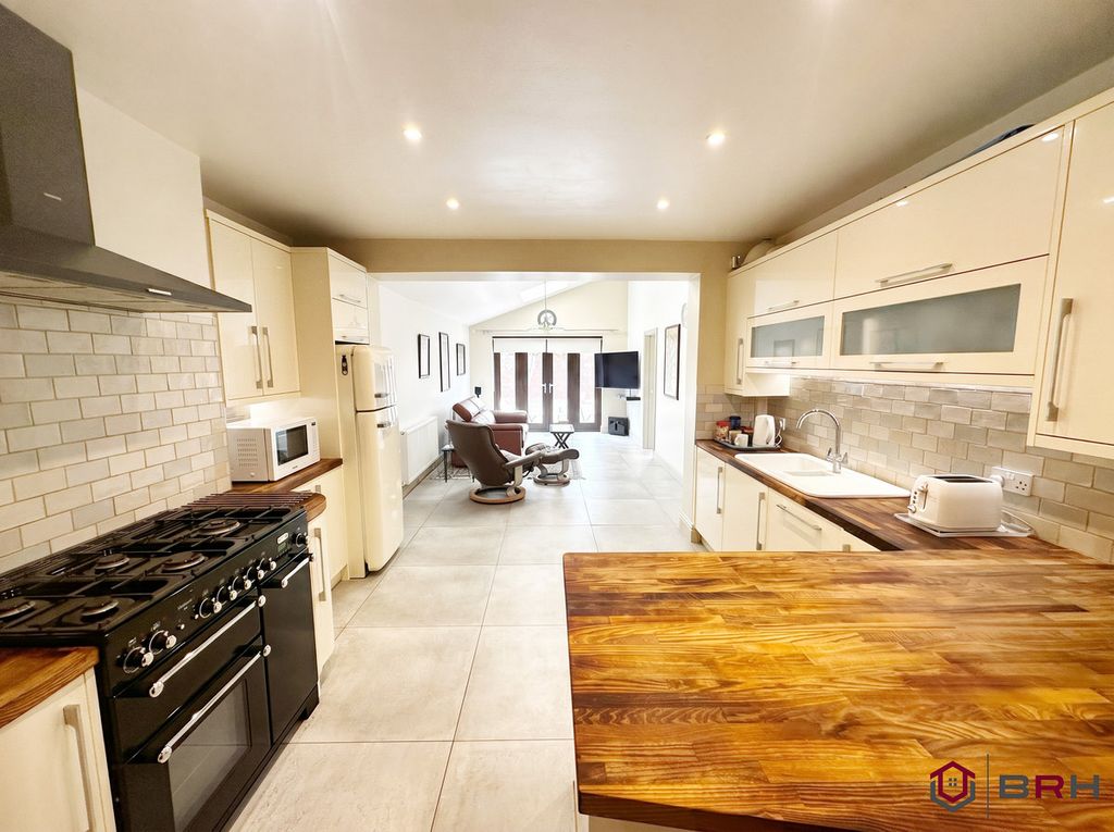 Property photo 2 of 35