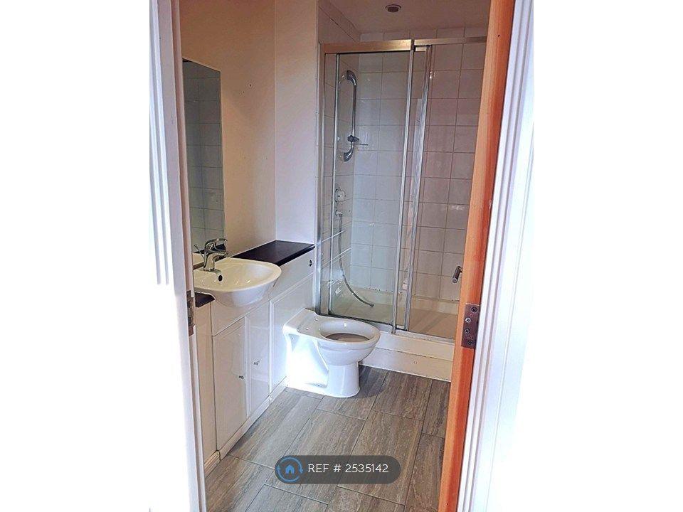 Property photo 3 of 9 Ensuite Bathroom