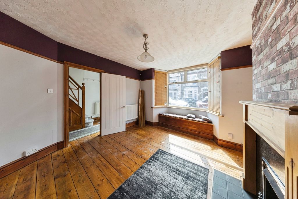 Property photo 3 of 25 Pbox-Img.Jpg