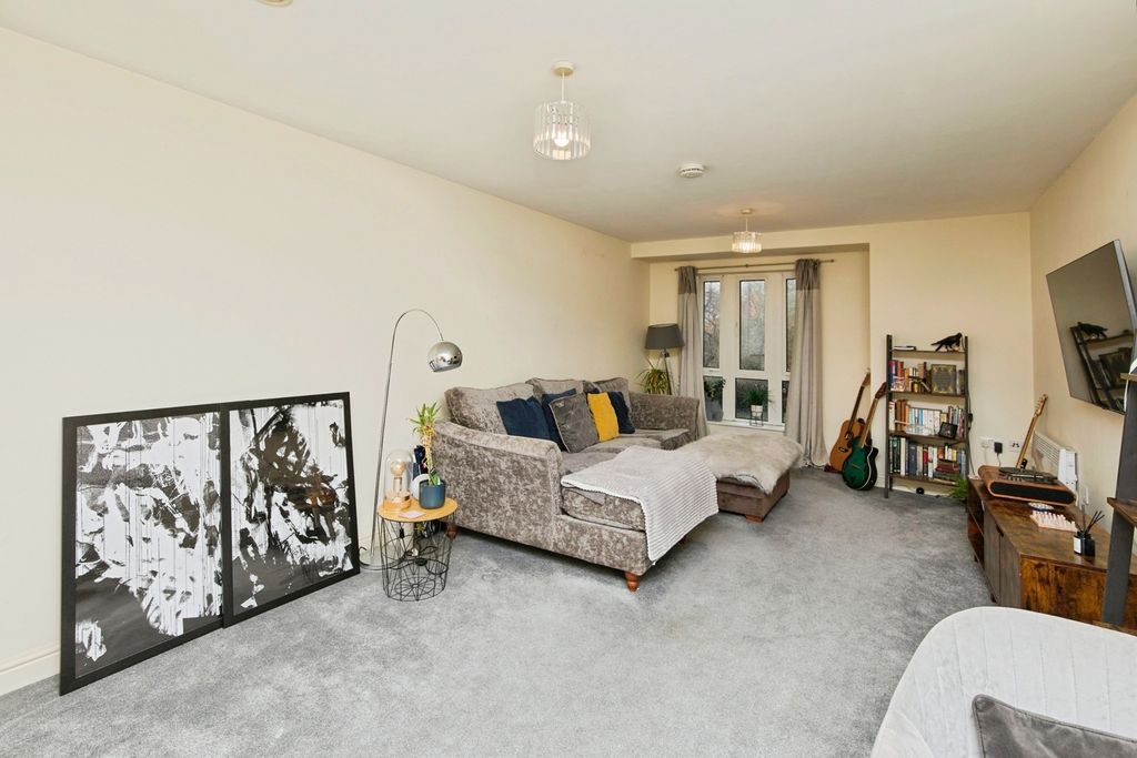 Property photo 2 of 16 Living Room