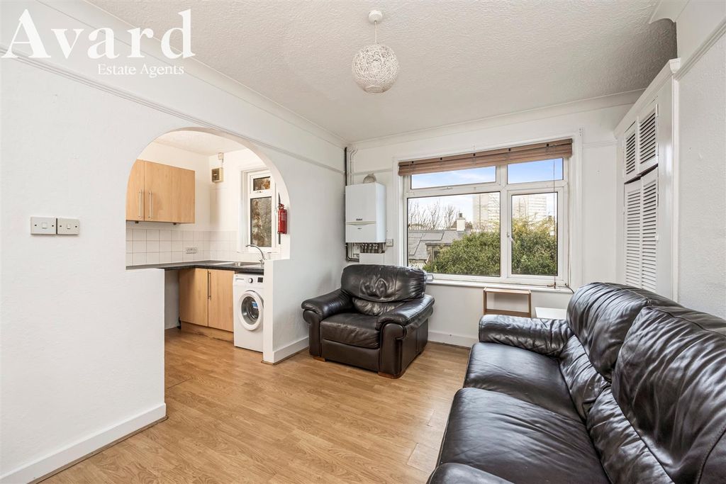 Property photo 2 of 19 Princes Road, 79-015.Jpg