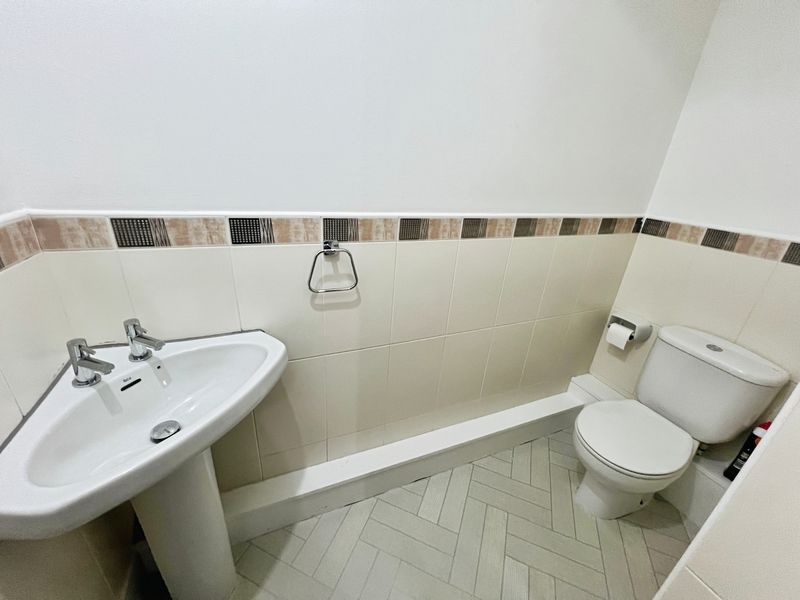 Property photo 3 of 15 Cloaks/WC