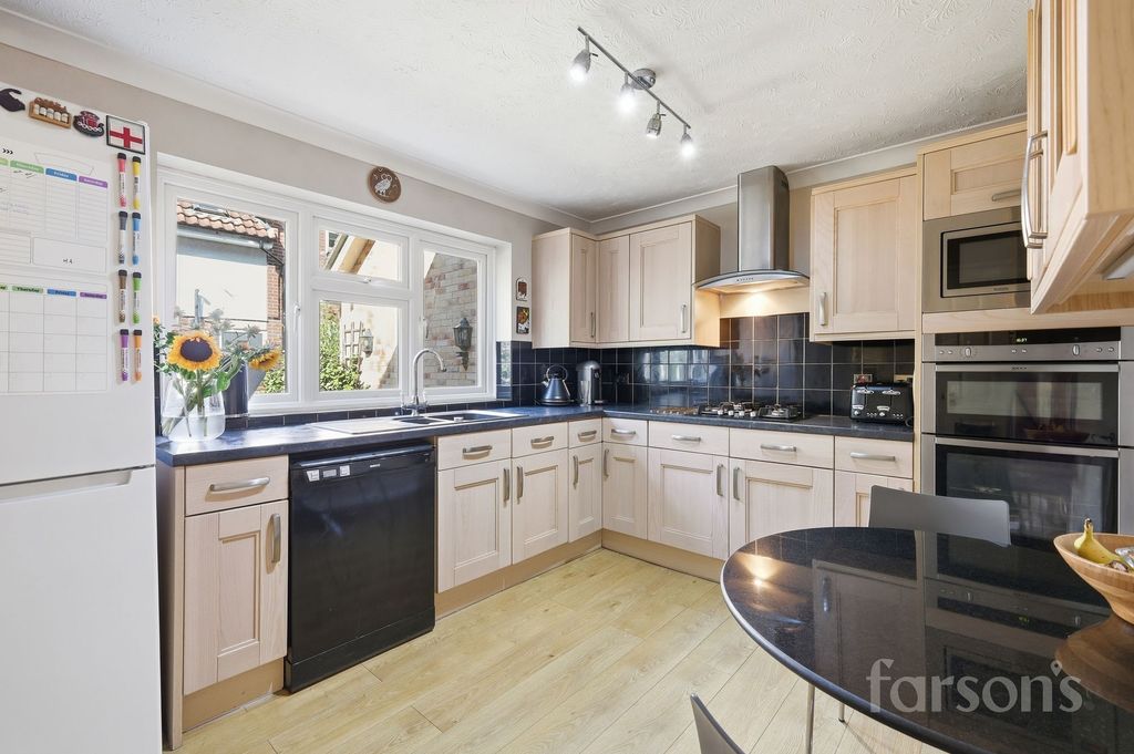 Property photo 2 of 23