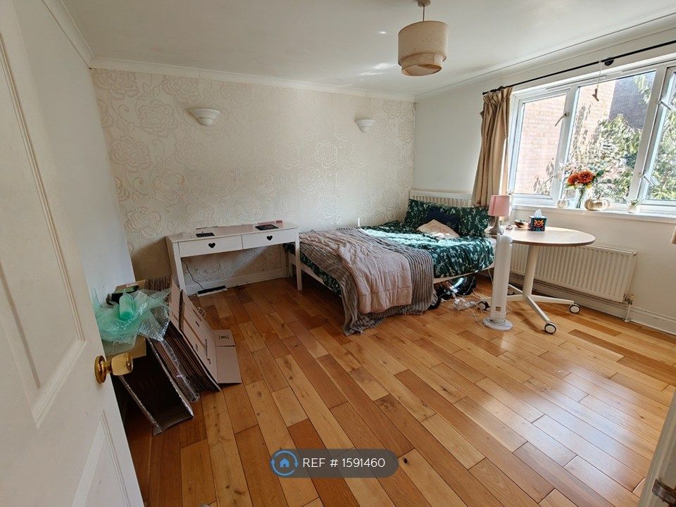 Property photo 2 of 9 The Bigger Room