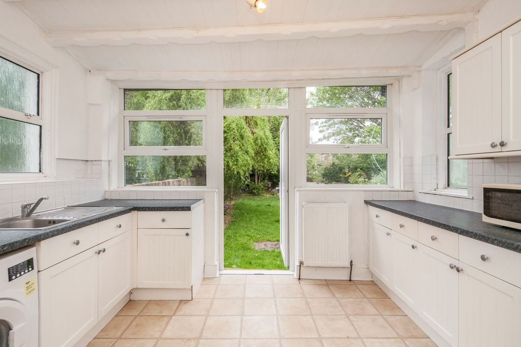 Property photo 2 of 10 Kitchen