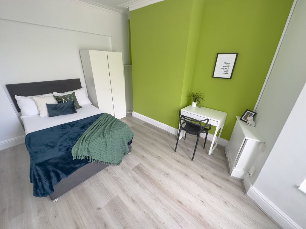 Property photo 2 of 12 6