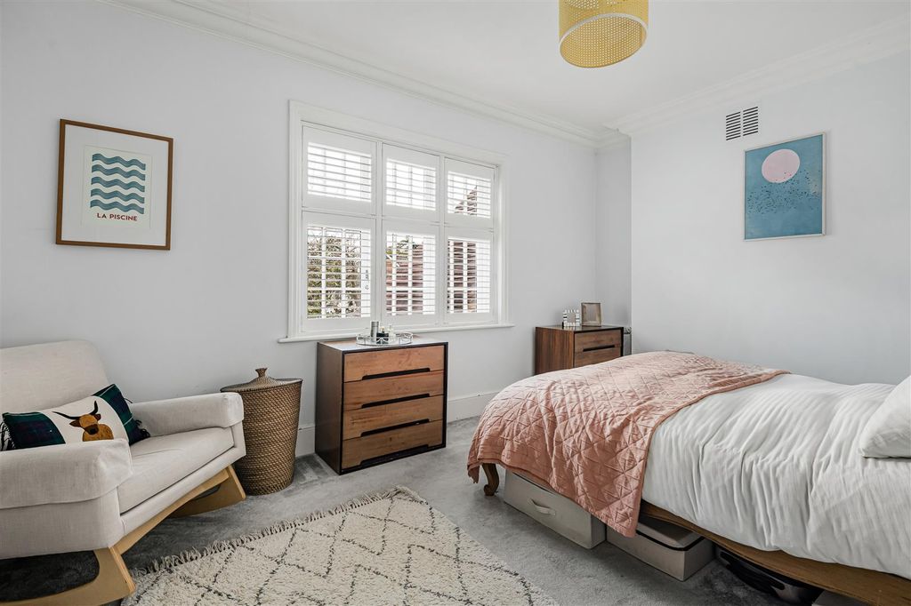 Additional image 7 of 2 bed flat for saleSomerlea, Court Road, Maidenhead SL6