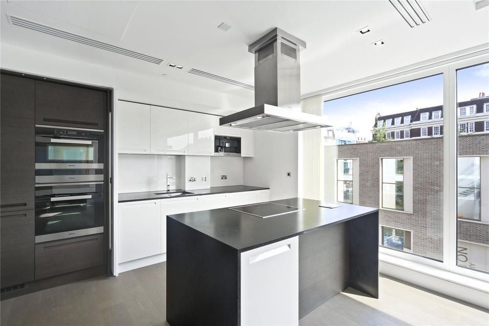 Property photo 2 of 10 Kitchen.Jpg