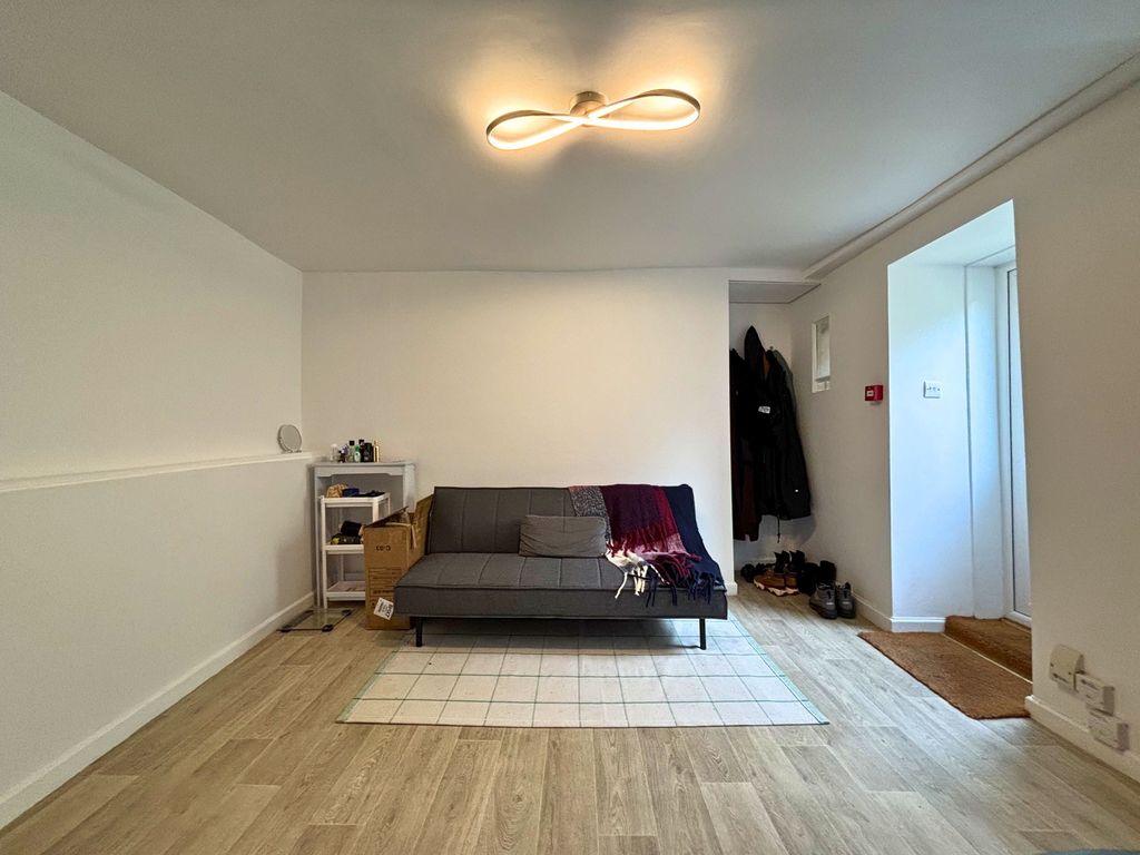 Property photo 2 of 11 Living