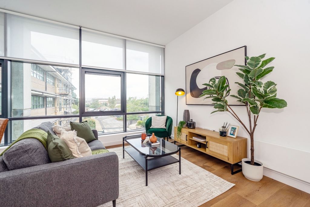 Property photo 1 of 12 25_30_Thecauseway...