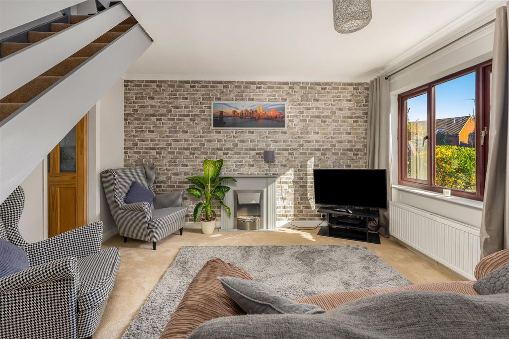 Property photo 2 of 17 7 Green Lane, Banbury-5.Jpg