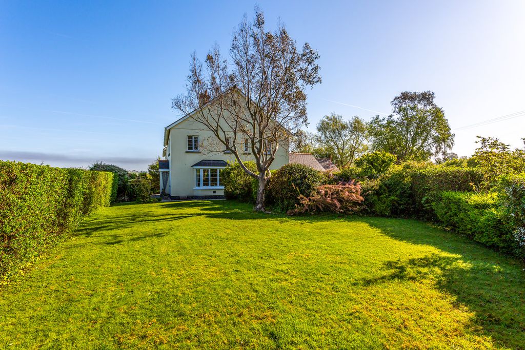 Property photo 2 of 13