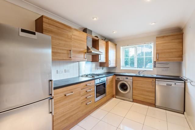 Property photo 2 of 10 Fitted Kitchen