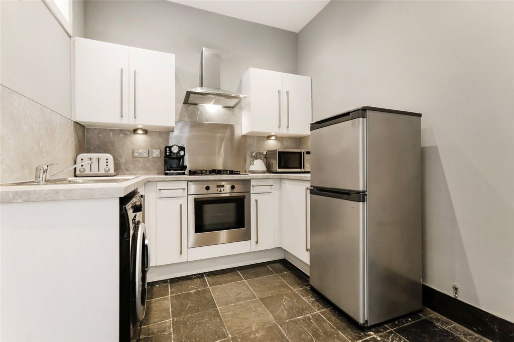 Property photo 3 of 15 Kitchen