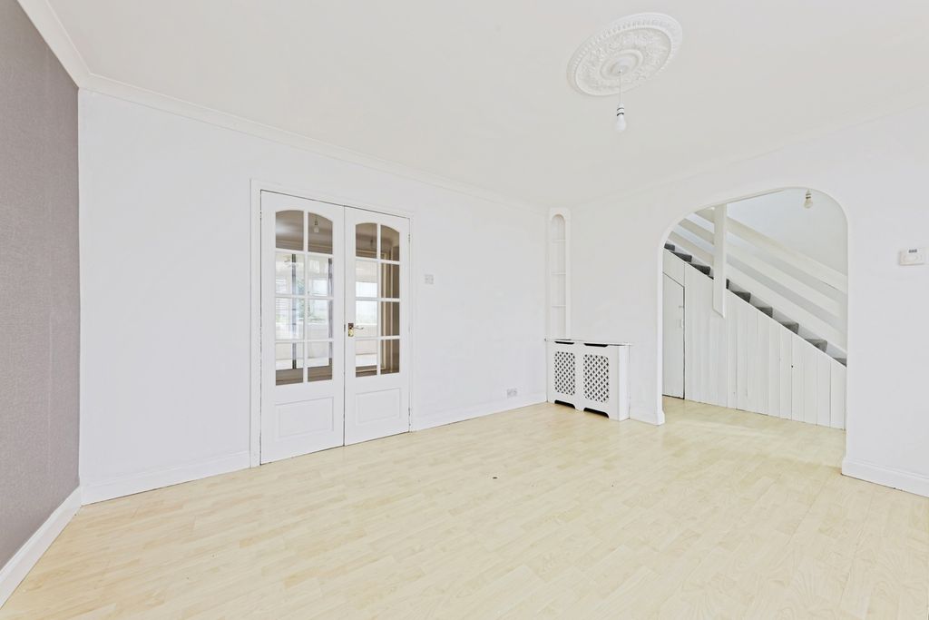 Property photo 3 of 17 Photo